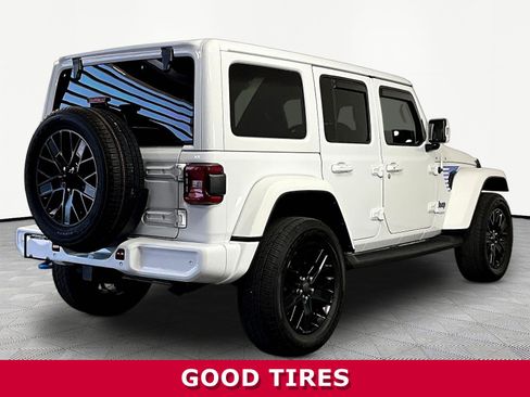 Used 2022 Jeep Wrangler Unlimited Sahara AWD/4WD image 6