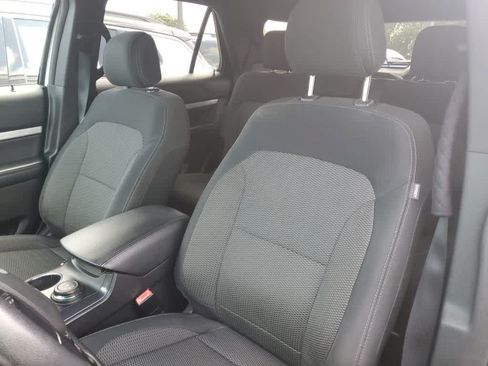 Used 2016 Ford Explorer XLT AWD/4WD image 3