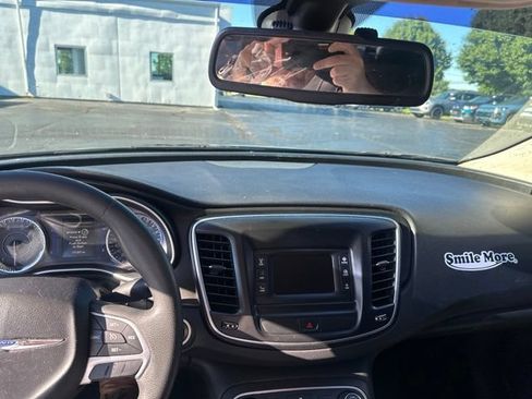 Used 2015 Chrysler 200 Limited FWD image 11