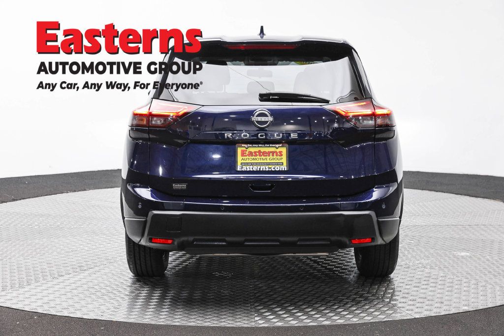 Used 2025 Nissan Rogue SV AWD/4WD image 8
