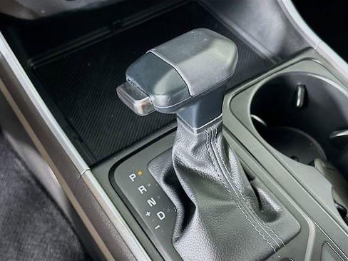 Used 2025 Kia Carnival image 17