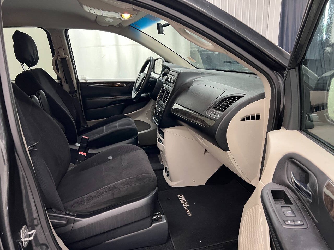 Used 2011 Dodge Grand Caravan Express FWD image 12