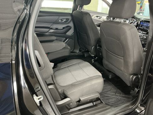 Used 2023 Chevrolet Traverse LT FWD image 16