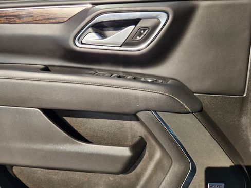 Used 2022 Chevrolet Suburban Premier image 23