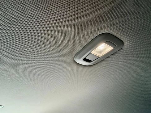 Used 2023 Chrysler Pacifica Touring-L FWD image 28