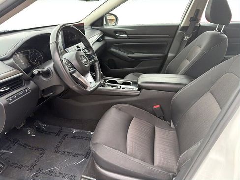 Used 2024 Nissan Altima 2.5 SV w/ SV Premium Package image 10