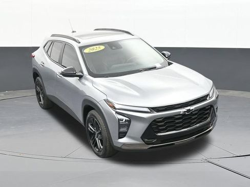 Used 2025 Chevrolet Trax ACTIV w/ Sunroof Package FWD image 62