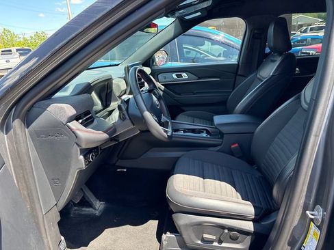 Used 2025 Ford Explorer ST-Line w/ ST-Line Street Pack AWD/4WD image 7