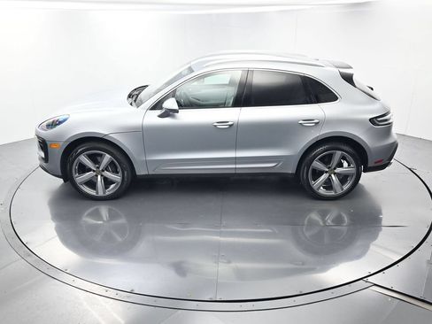 Certified 2025 Porsche Macan AWD/4WD image 35