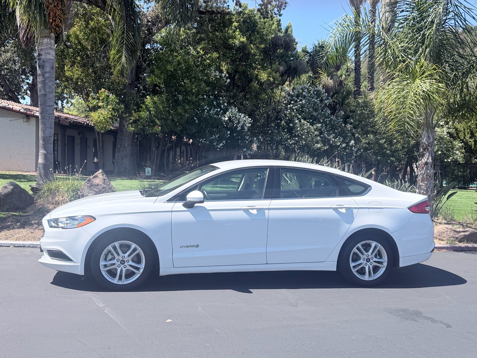 Used 2018 Ford Fusion S FWD image 2
