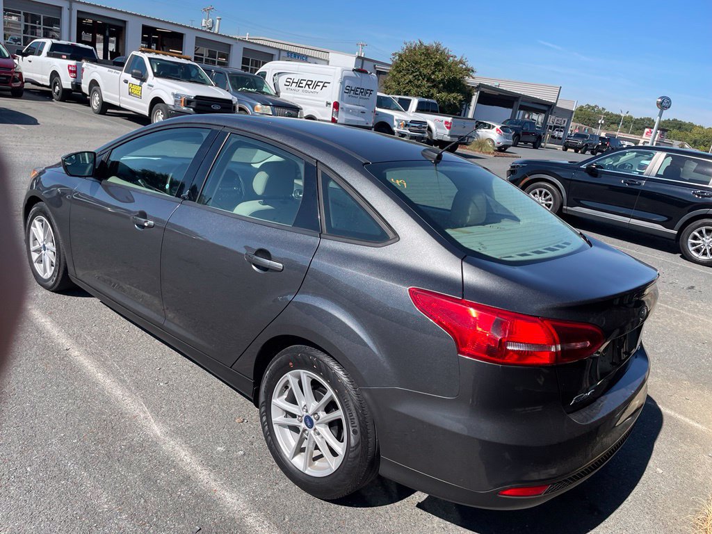 Used 2018 Ford Focus SE FWD image 3