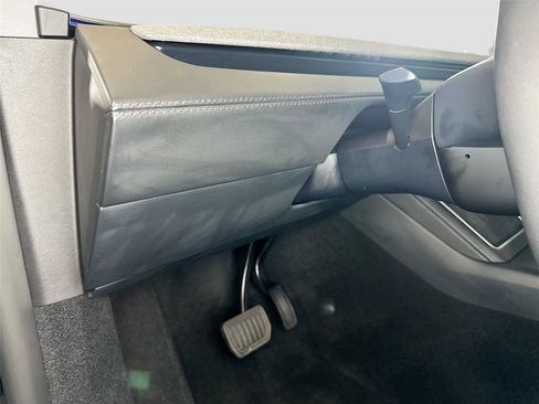 Used 2026 Tesla Model Y 2WD image 6