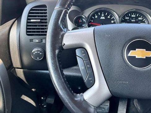 Used 2011 Chevrolet Silverado 2500 LT w/ Interior Plus Package AWD/4WD image 12