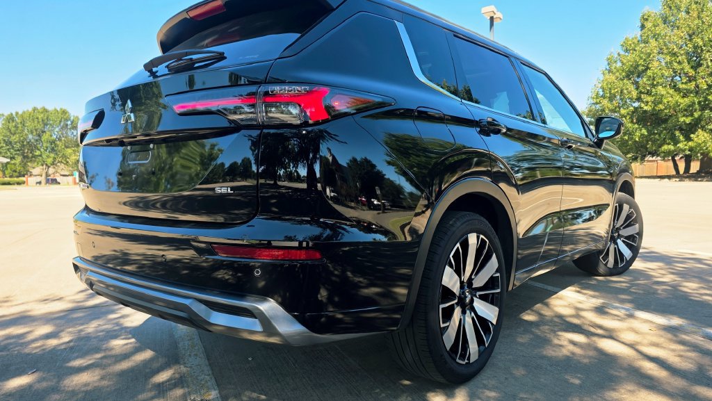 Used 2025 Mitsubishi Outlander AWD image 15
