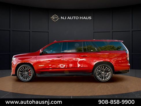 Used 2023 Cadillac Escalade ESV V AWD/4WD image 9