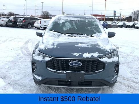 Used 2023 Ford Escape Platinum image 2