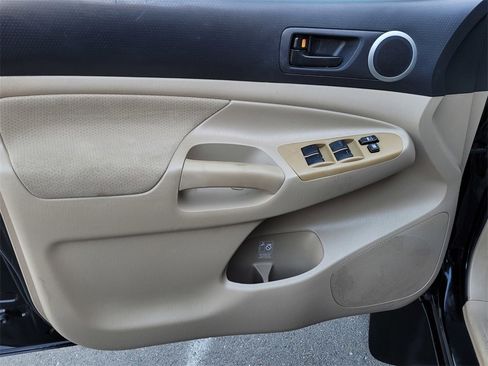 Used 2011 Toyota Tacoma PreRunner image 10