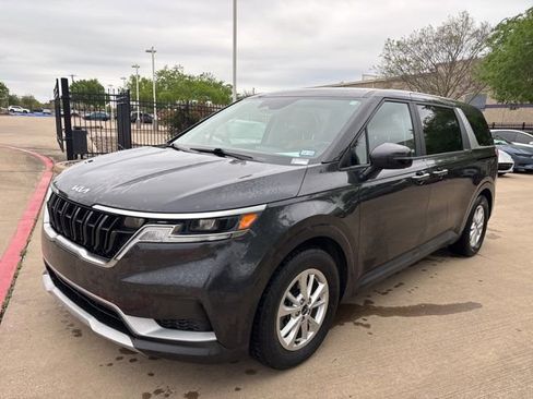 Used 2023 Kia Carnival LX image 1