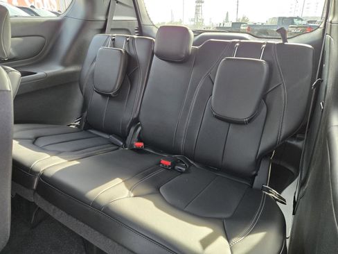 New 2026 Chrysler Pacifica Select image 28