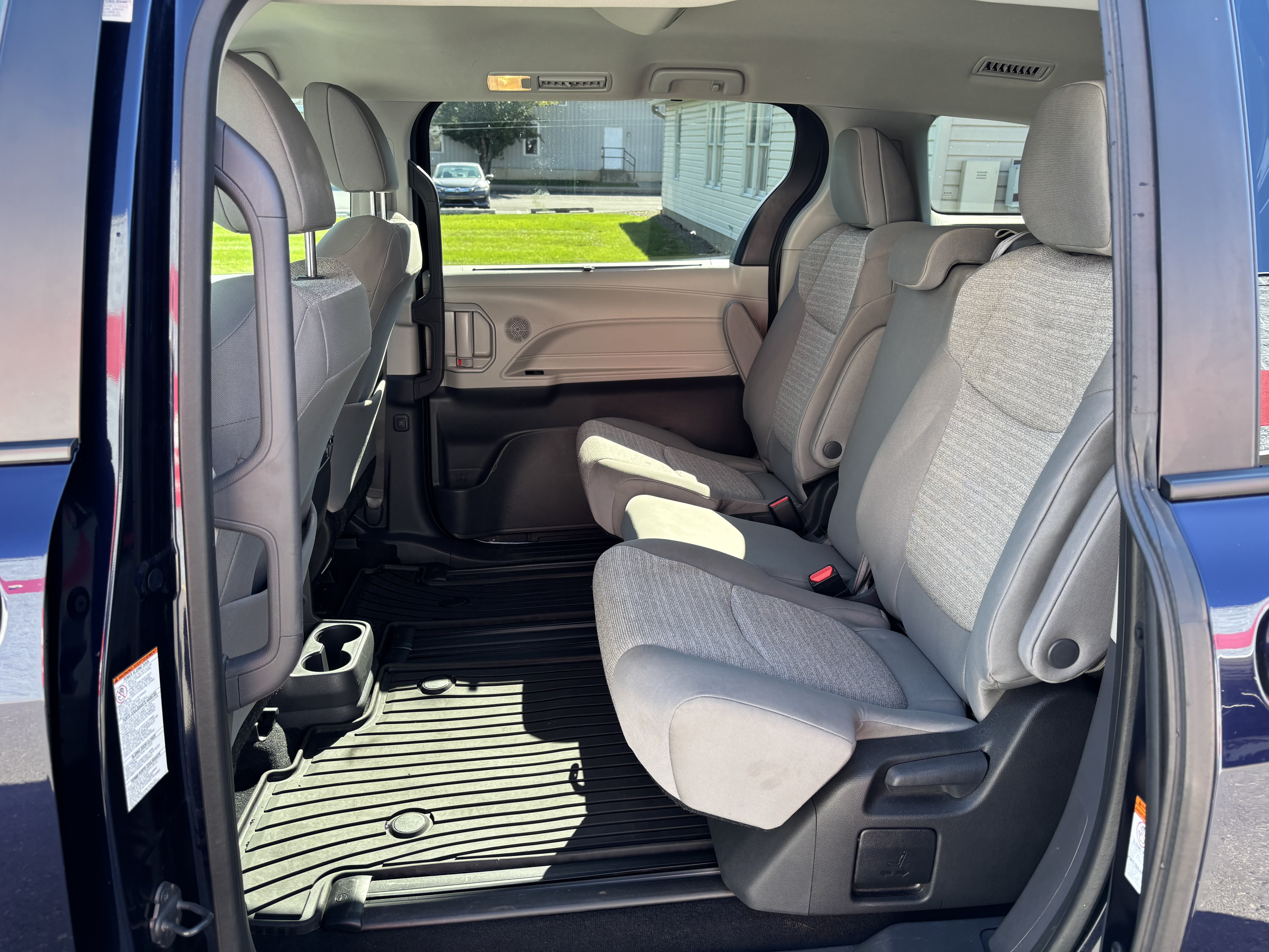 Used 2024 Toyota Sienna LE AWD/4WD image 14