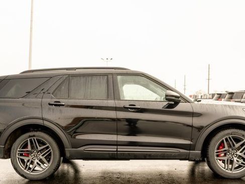 Used 2025 Ford Explorer ST image 5
