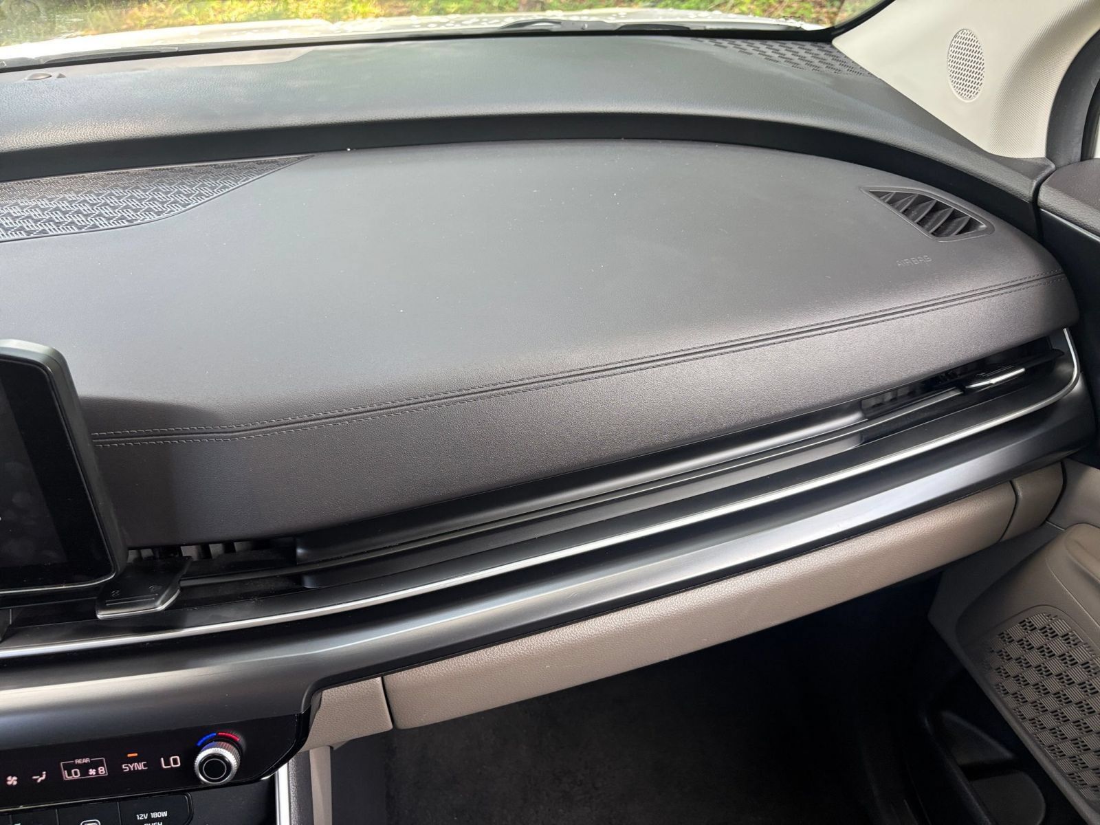 Used 2026 Kia Carnival FWD image 37