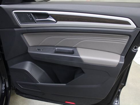 Used 2021 Volkswagen Atlas SE image 28