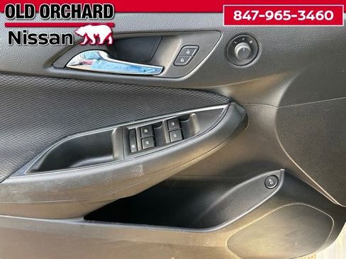 Used 2017 Chevrolet Cruze LS image 9