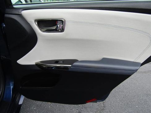 Used 2013 Toyota Avalon XLE image 30