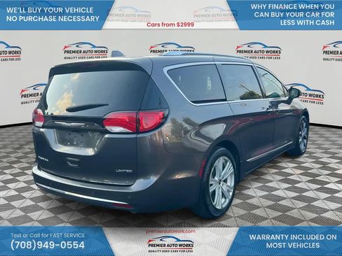Used 2017 Chrysler Pacifica Limited FWD image 4