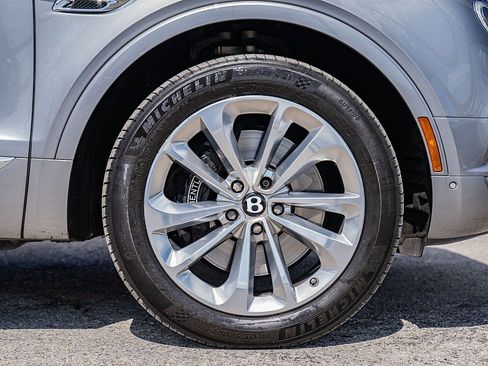 Used 2017 Bentley Bentayga image 13