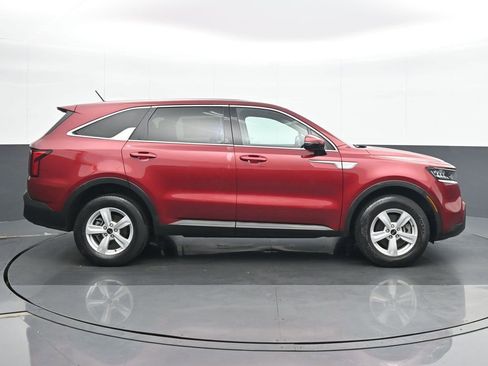 Used 2021 Kia Sorento LX image 7