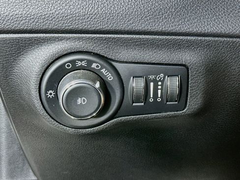 Used 2018 Jeep Compass Limited w/ Navigation Group FWD image 16