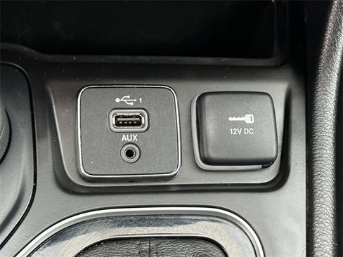 Used 2023 Jeep Cherokee Altitude Lux image 19