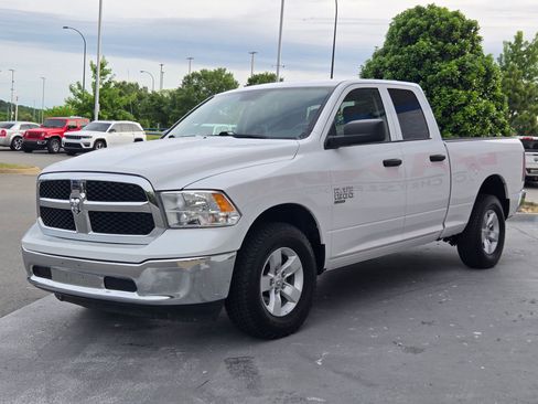 Used 2024 RAM 1500 Classic SLT AWD/4WD image 3
