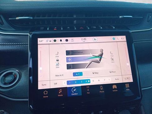 Used 2023 Jeep Grand Cherokee Limited w/ Luxury Tech Group II image 21