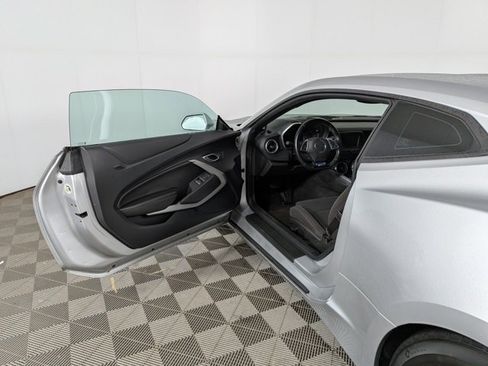 Used 2016 Chevrolet Camaro LT image 9