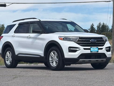Certified 2022 Ford Explorer XLT w/ Equipment Group 202A AWD/4WD image 9