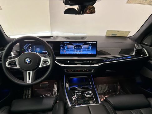 Used 2025 BMW X7 M60i AWD/4WD image 17
