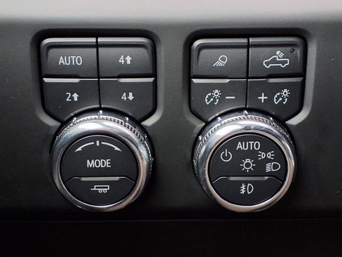 Used 2024 GMC Sierra 1500 AT4 w/ Technology Package AWD/4WD image 18
