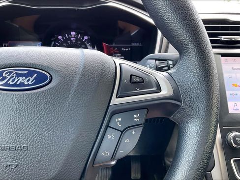 Used 2020 Ford Fusion SE FWD image 19