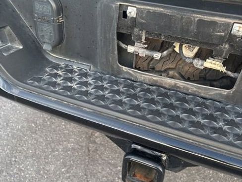 Used 2024 Chevrolet Colorado ZR2 w/ Technology Package image 12