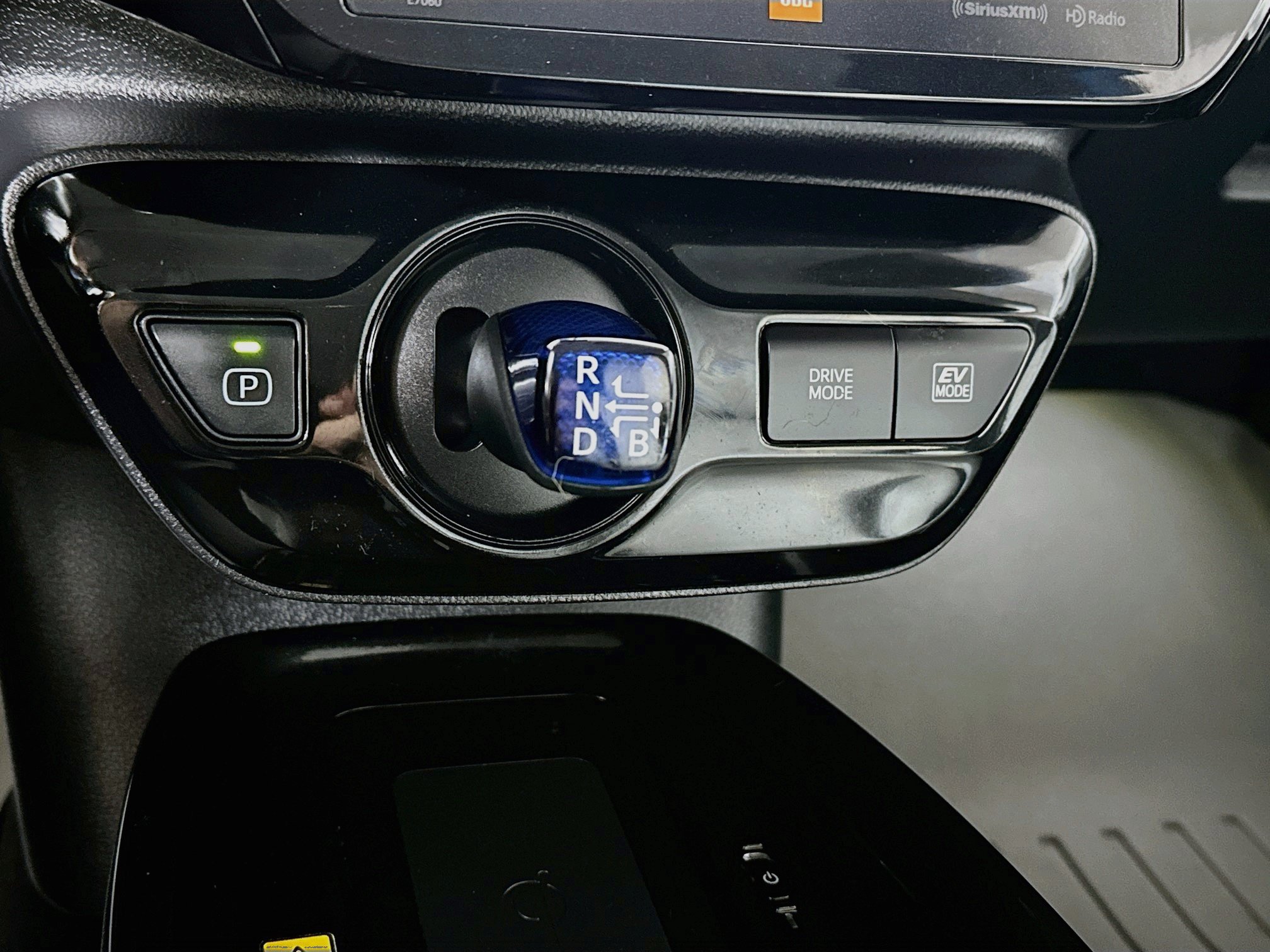 Used 2022 Toyota Prius Limited w/ Premium Convenience Package FWD image 17