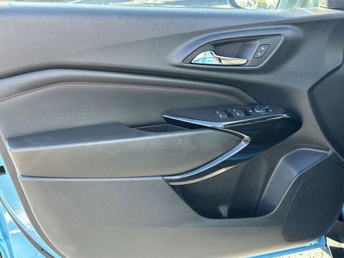 Certified 2025 Chevrolet Trax RS image 14