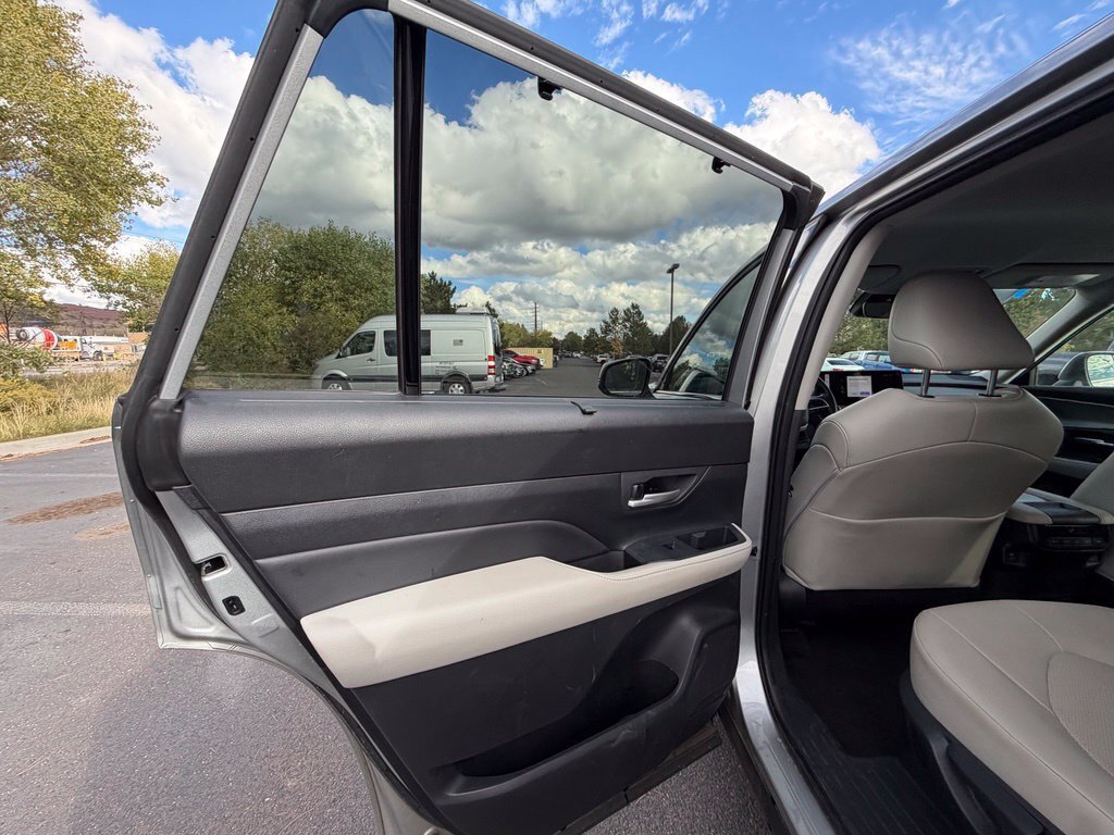 Used 2025 Toyota Grand Highlander AWD image 17
