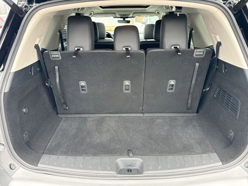 Used 2024 Nissan Pathfinder Platinum w/ Black Appearance Package image 27