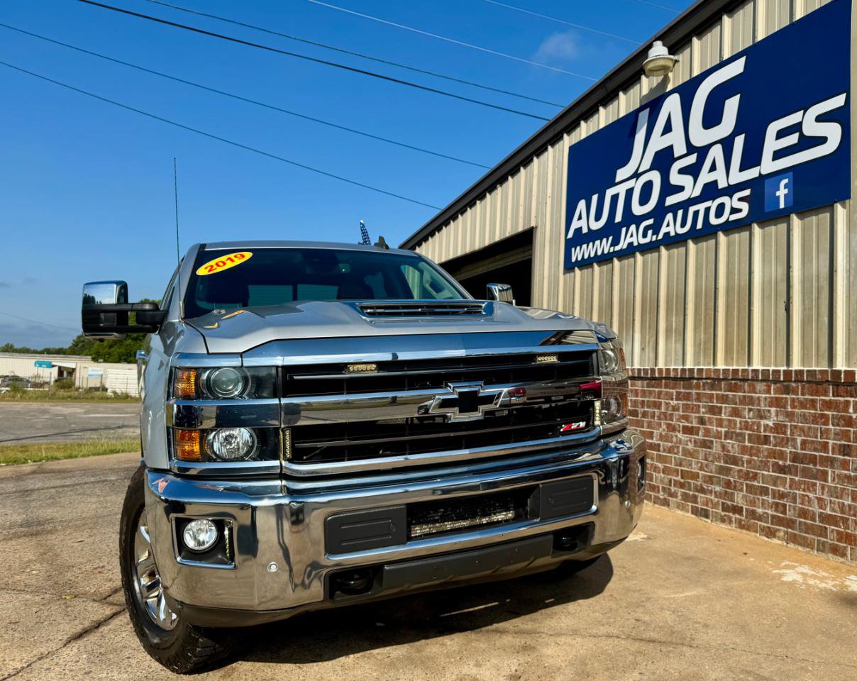 Used 2019 Chevrolet Silverado 3500 LTZ w/ Duramax Plus Package AWD/4WD image 4