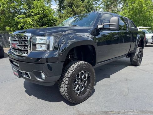 Used 2013 GMC Sierra 2500 Denali w/ Suspension Package, Off-Road AWD/4WD image 1