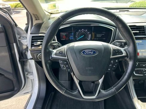 Used 2017 Ford Fusion SE w/ Fusion SE Technology Package FWD image 15