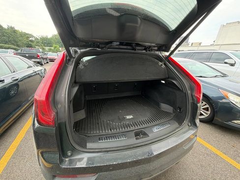 Used 2020 Cadillac XT4 Premium Luxury w/ Cold Weather Package AWD/4WD image 11